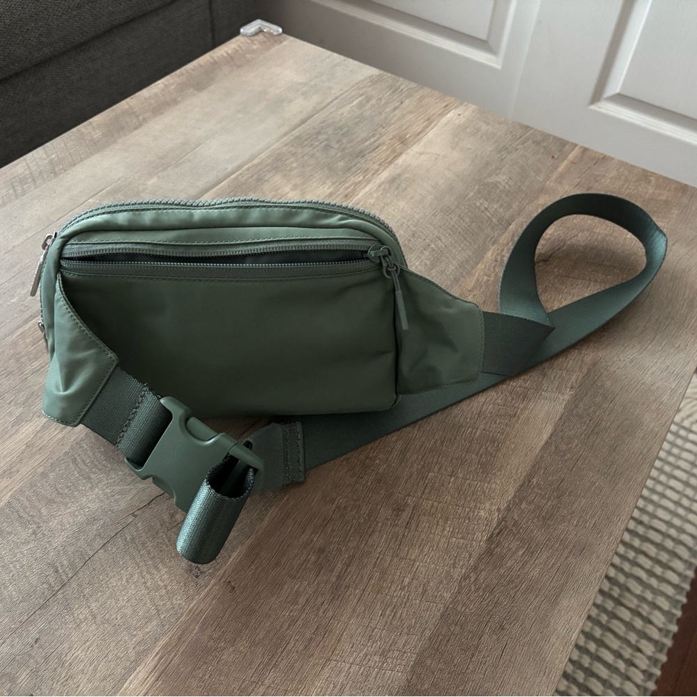 lululemon athletica everywhere belt Bag - Picture 2 of 3